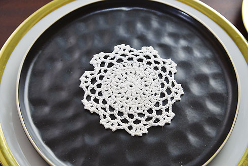 crochet round doily. 4" round. white color. 12 pieces pack